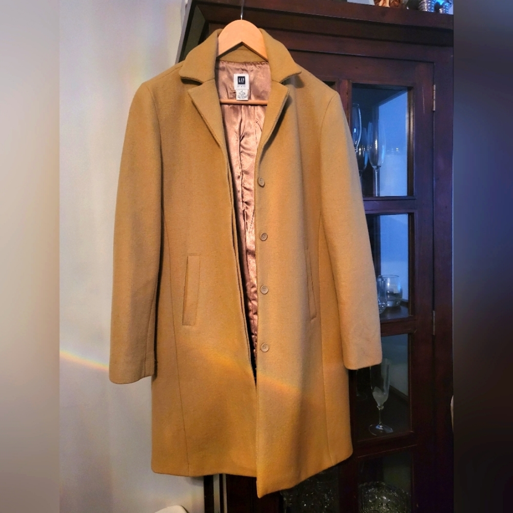 Gap womens size Small pea cote color - camel